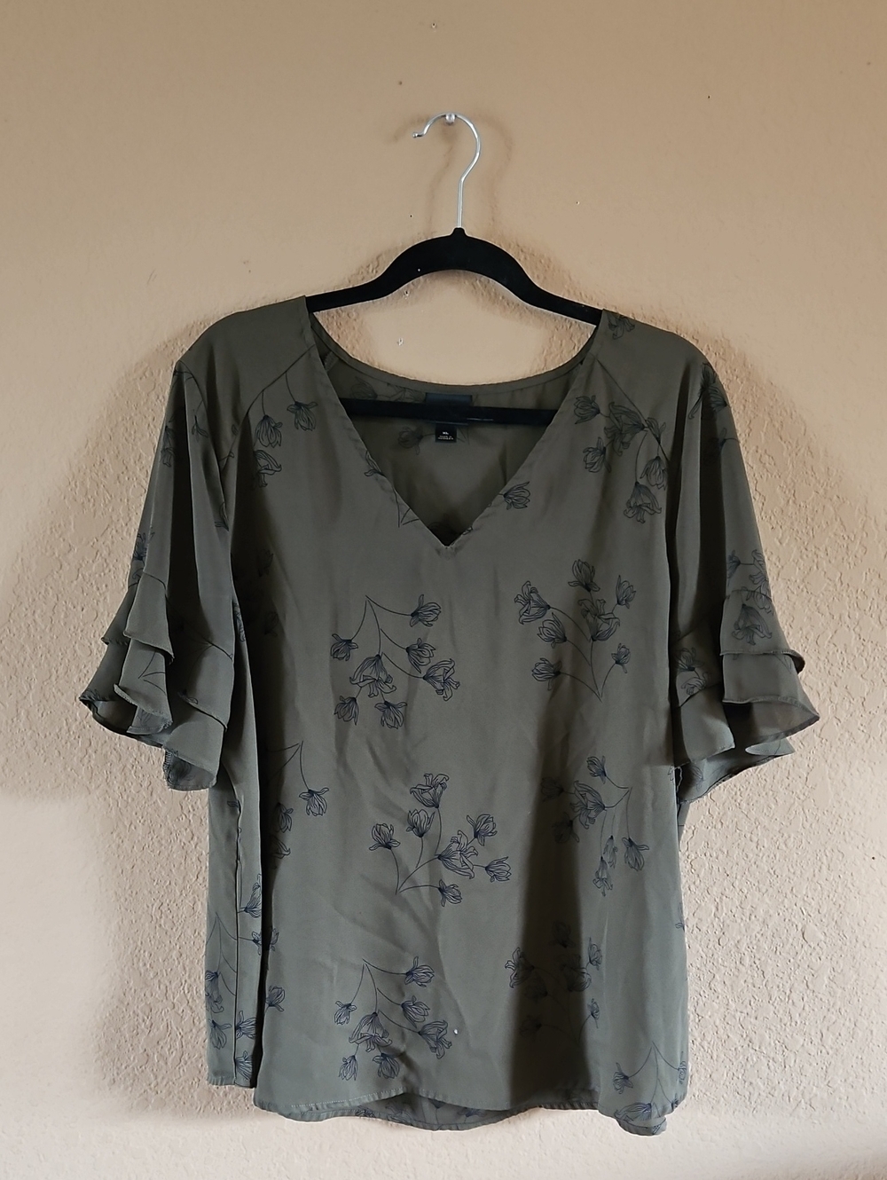Worthington Olive Green Floral V‑Neck Ruffle Sleeve Blouse